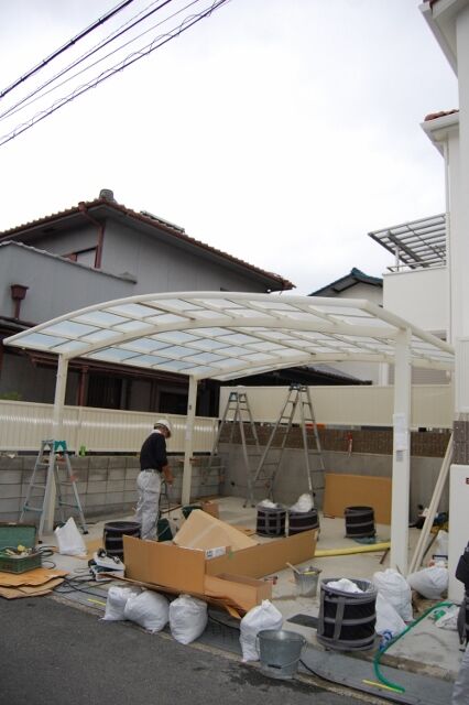 高槻市真上町　エクステリア工事　カーポート取付け！