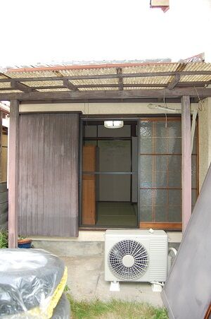 高槻市松ヶ丘　雨戸工事（可動ルーバー雨戸）