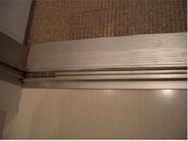 お掃除ポイント！浴室扉のレールや扉フラップ